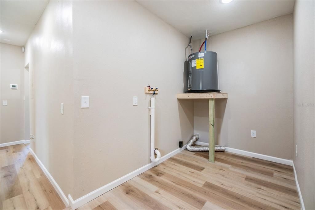 For Rent: $1,450 (2 beds, 1 baths, 850 Square Feet)
