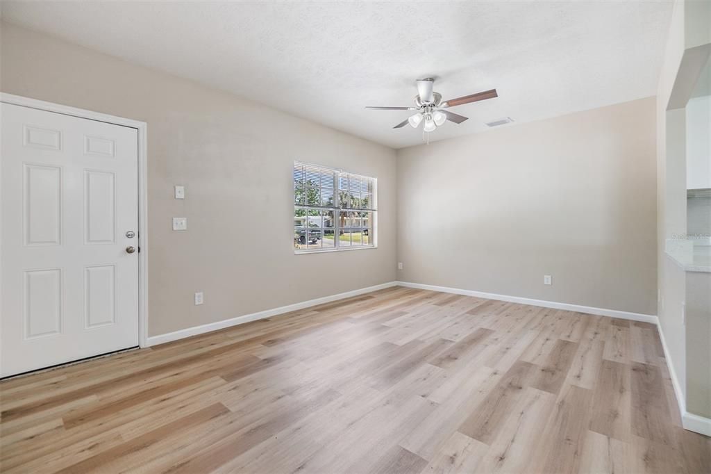 For Rent: $1,450 (2 beds, 1 baths, 850 Square Feet)
