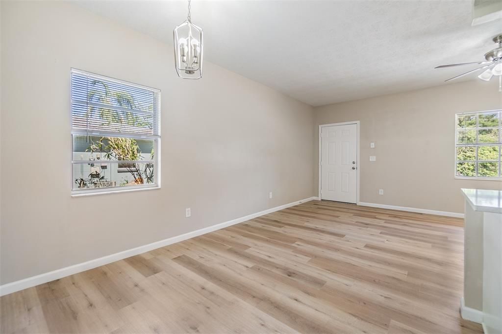 For Rent: $1,450 (2 beds, 1 baths, 850 Square Feet)
