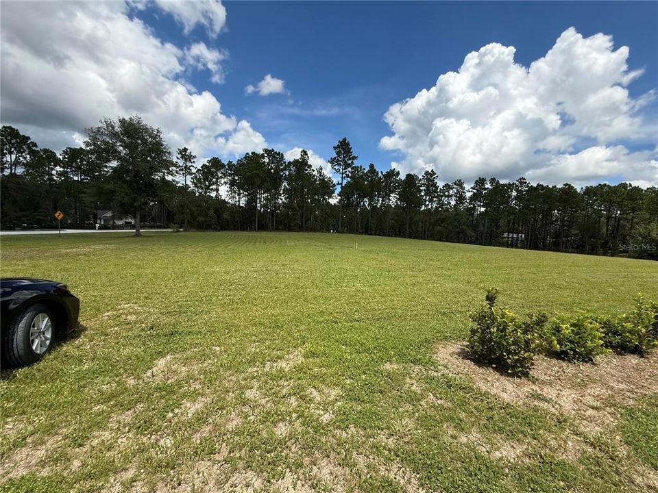 На продажу: $185,000 (1.29 acres)