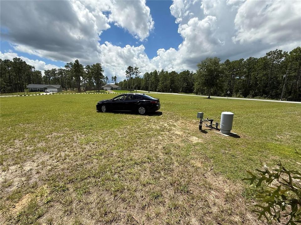 На продажу: $185,000 (1.29 acres)