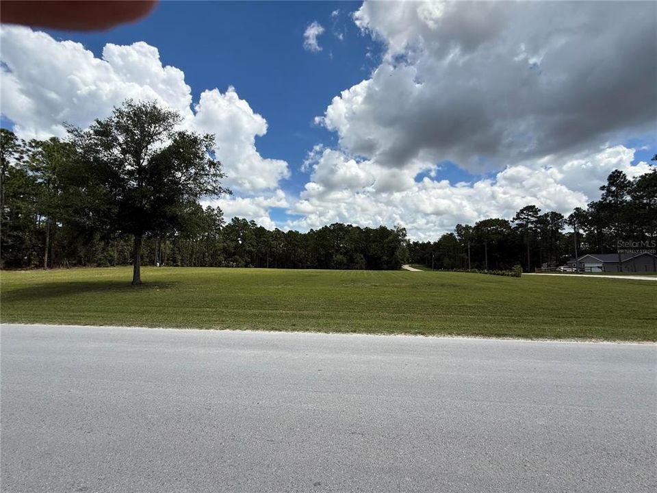 На продажу: $185,000 (1.29 acres)