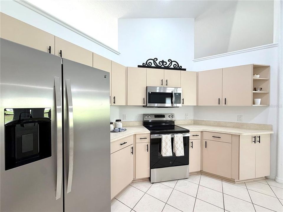 For Sale: $298,900 (4 beds, 3 baths, 2585 Square Feet)