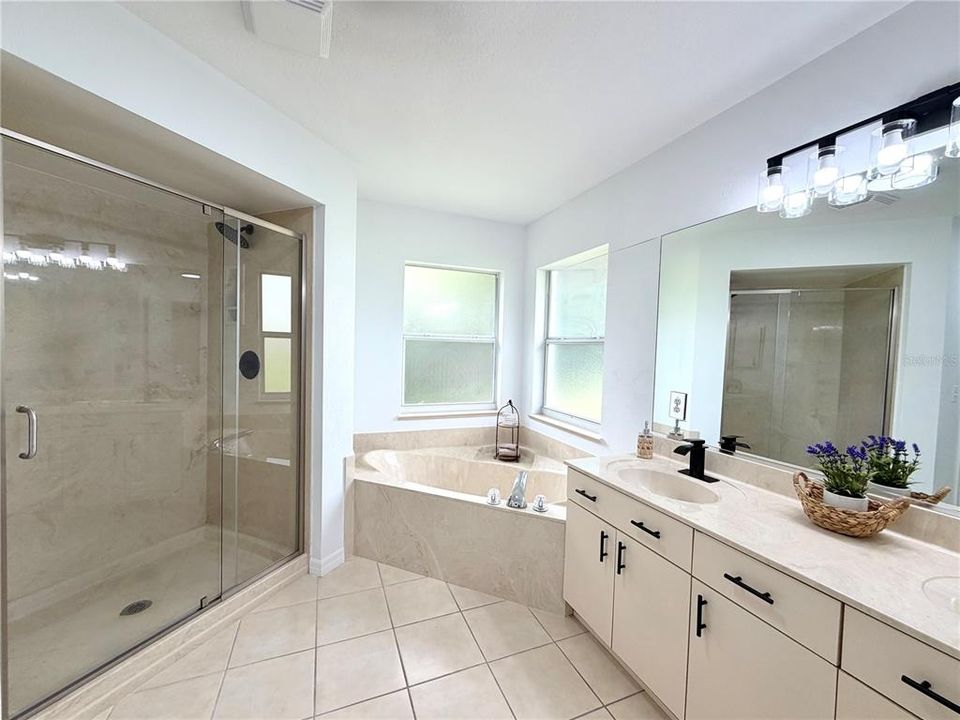 For Sale: $298,900 (4 beds, 3 baths, 2585 Square Feet)