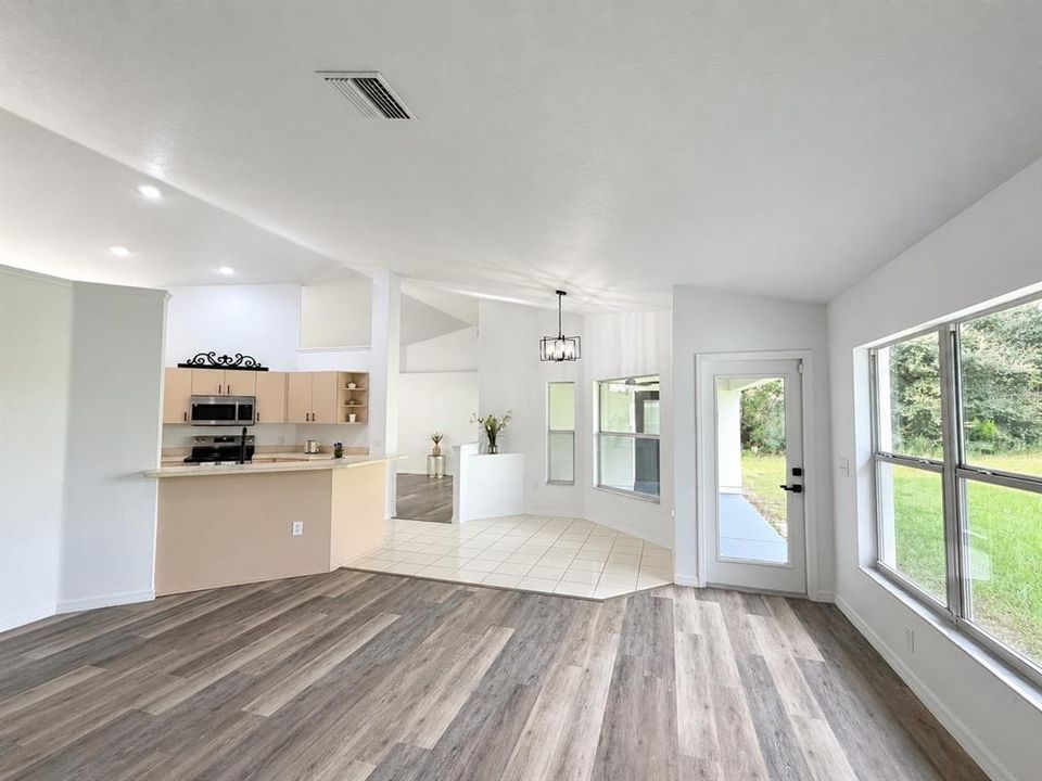 For Sale: $298,900 (4 beds, 3 baths, 2585 Square Feet)