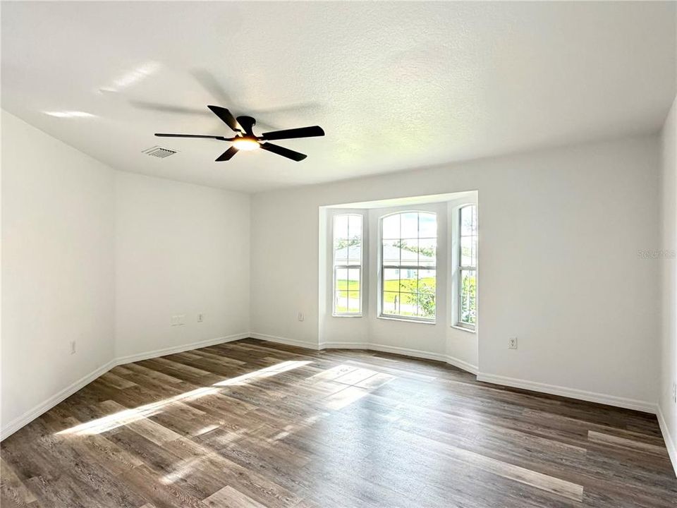 For Sale: $298,900 (4 beds, 3 baths, 2585 Square Feet)
