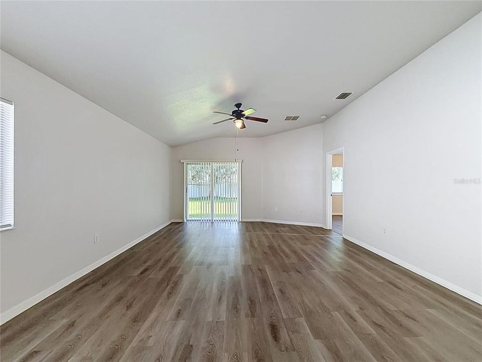 For Sale: $299,900 (3 beds, 2 baths, 1263 Square Feet)