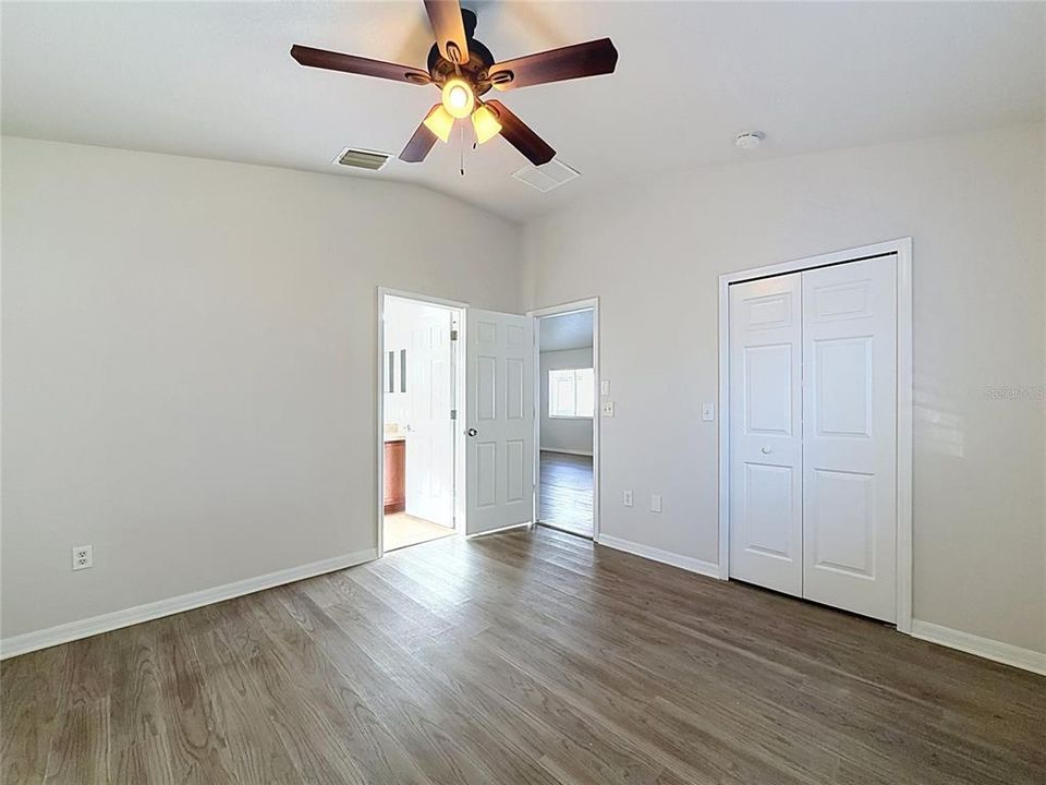 For Sale: $299,900 (3 beds, 2 baths, 1263 Square Feet)
