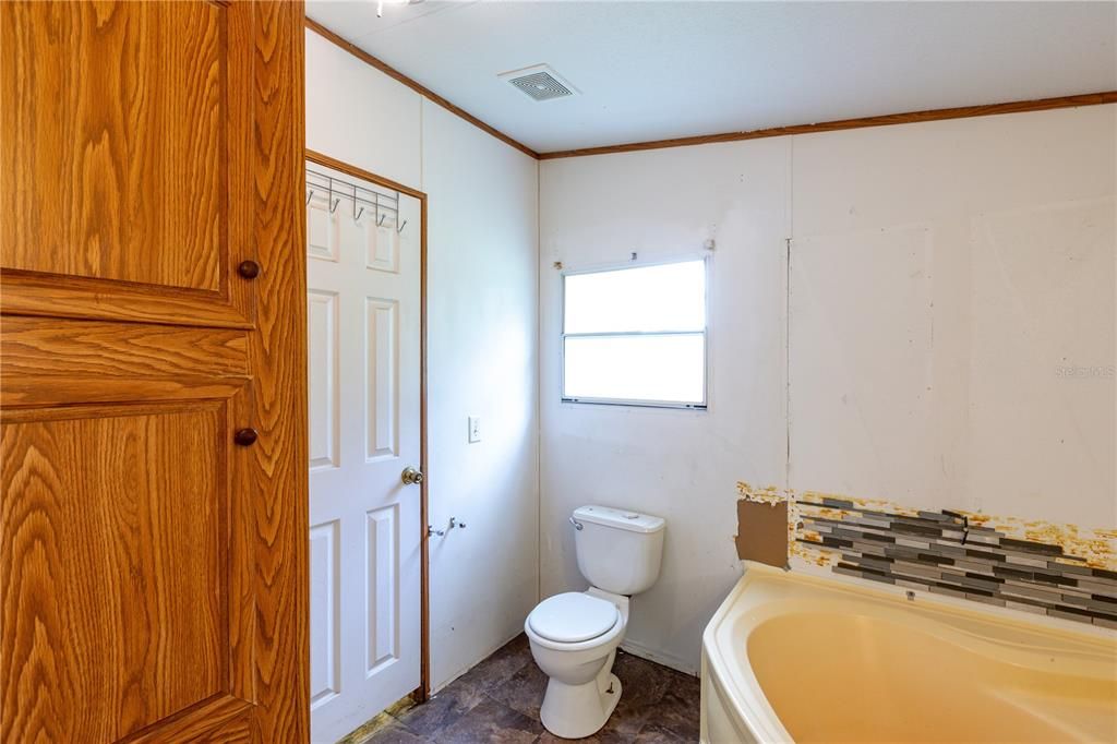 For Sale: $239,900 (4 beds, 2 baths, 2240 Square Feet)