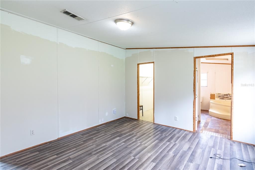 For Sale: $239,900 (4 beds, 2 baths, 2240 Square Feet)