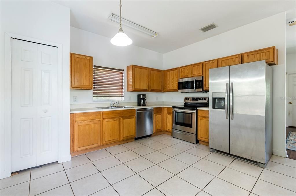 В аренду: $2,600 (3 спален, 2 ванн, 1402 Квадратных фут)