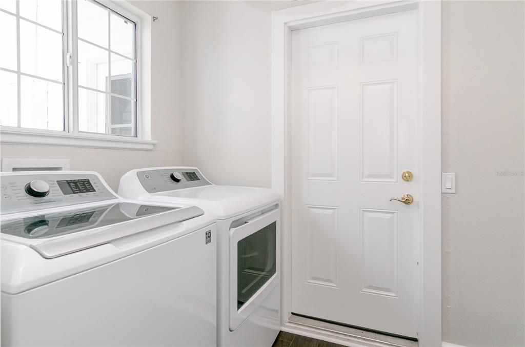 For Rent: $2,395 (3 beds, 3 baths, 1730 Square Feet)