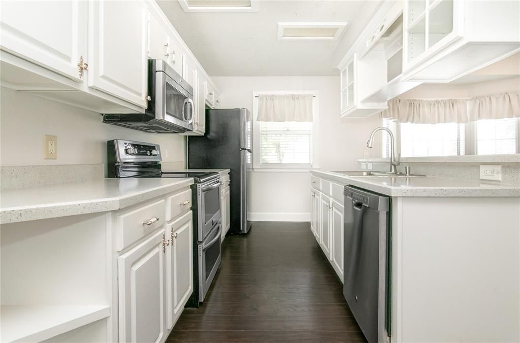 For Rent: $2,395 (3 beds, 3 baths, 1730 Square Feet)