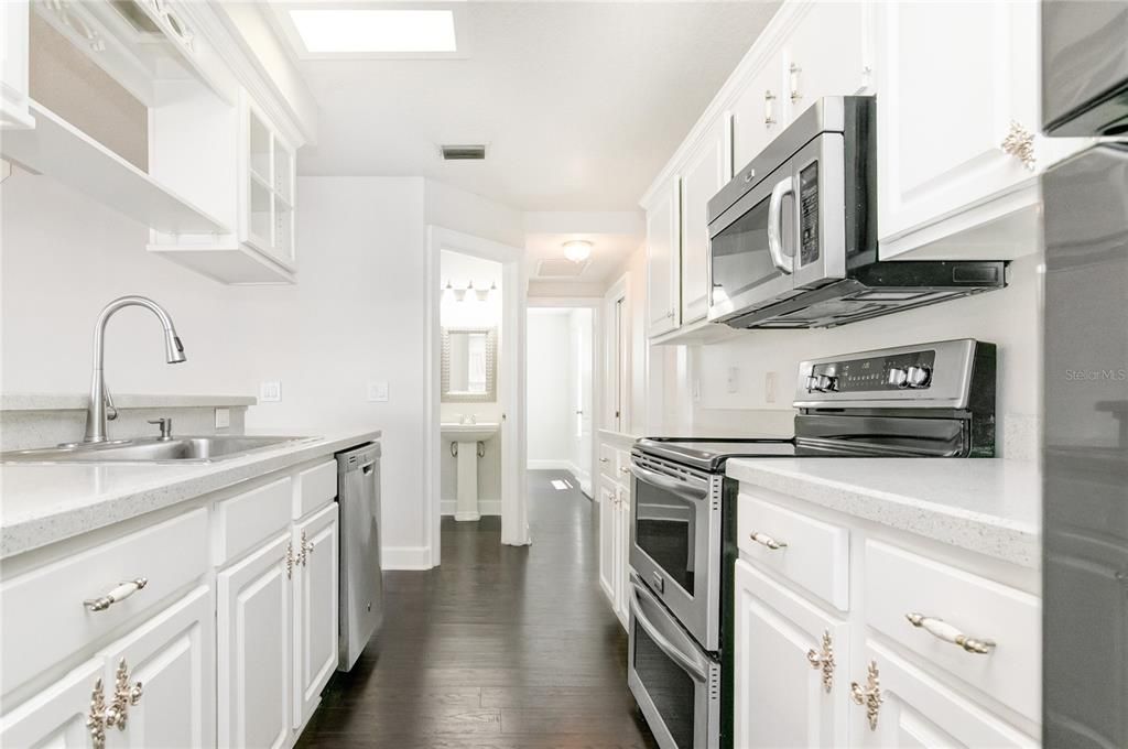 For Rent: $2,395 (3 beds, 3 baths, 1730 Square Feet)