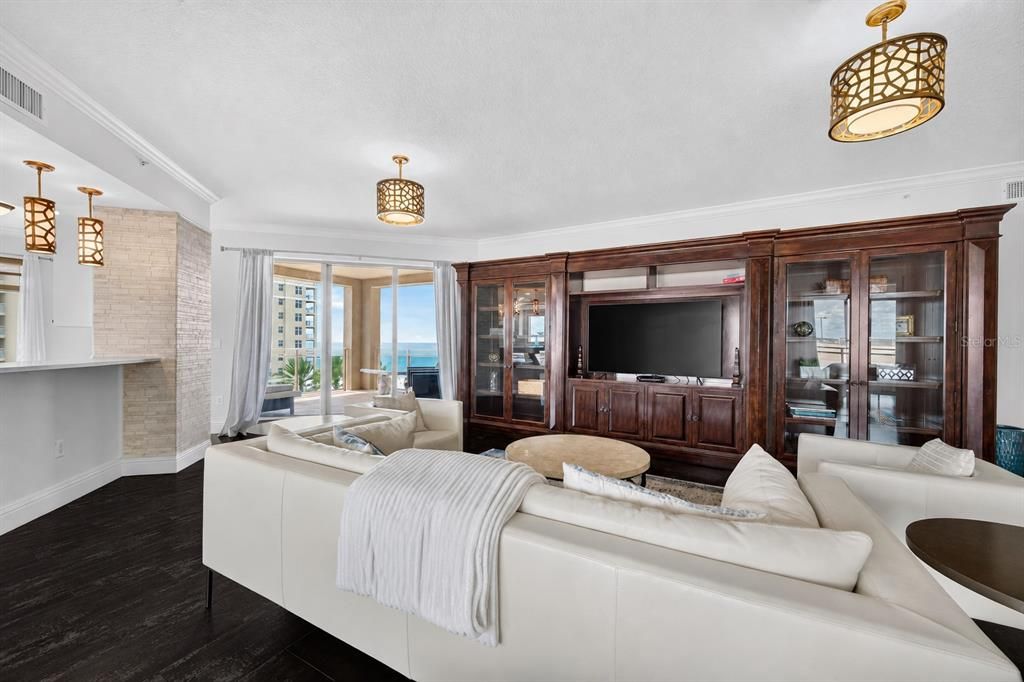 For Sale: $2,790,000 (3 beds, 2 baths, 2181 Square Feet)