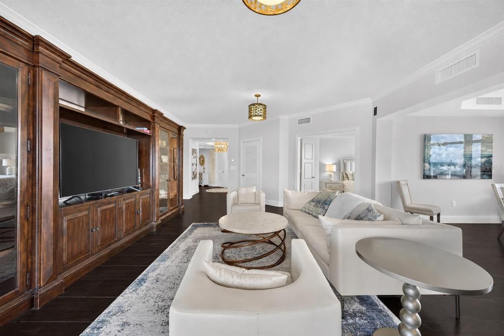 For Sale: $2,790,000 (3 beds, 2 baths, 2181 Square Feet)