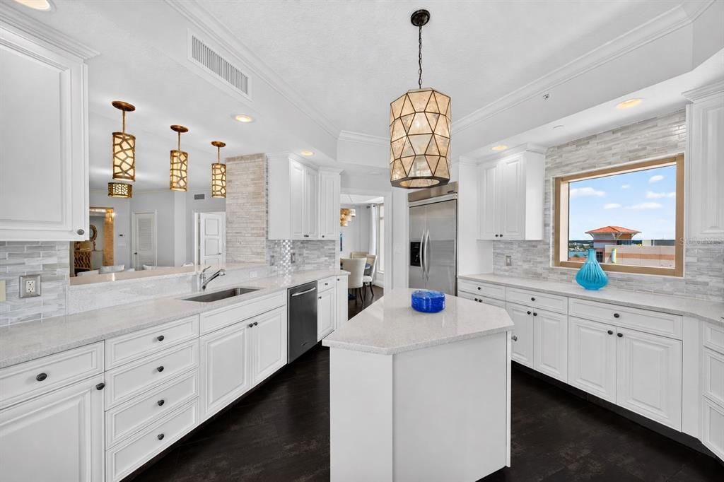 For Sale: $2,790,000 (3 beds, 2 baths, 2181 Square Feet)