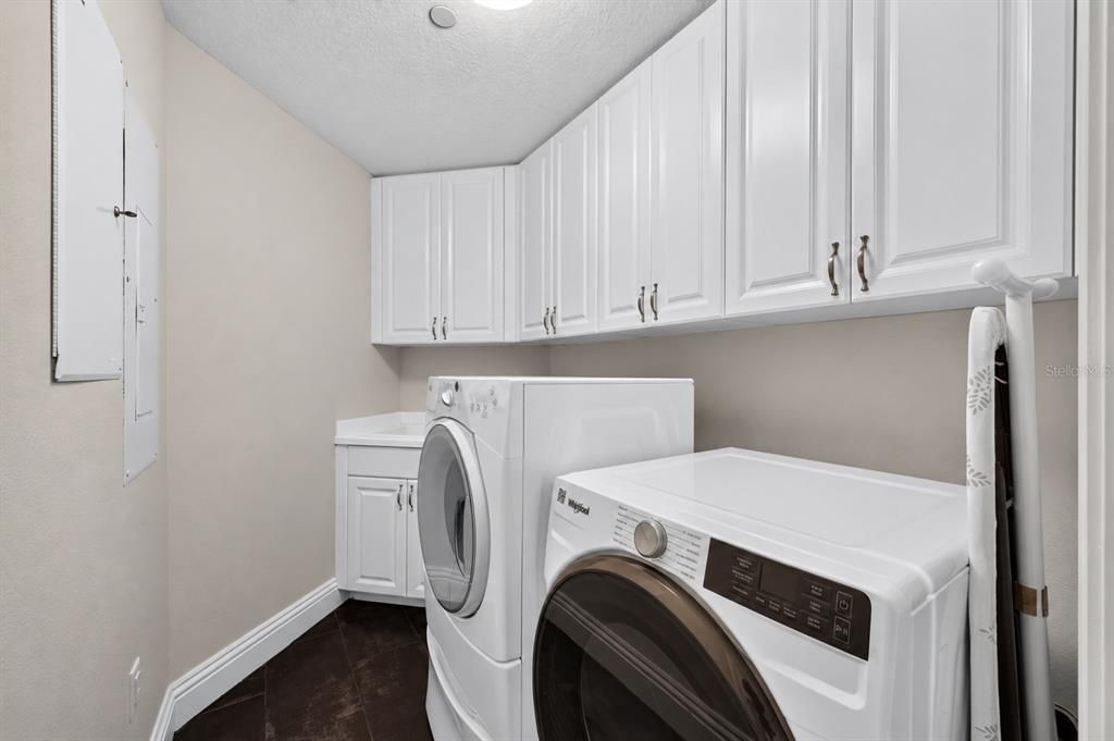 For Sale: $2,790,000 (3 beds, 2 baths, 2181 Square Feet)