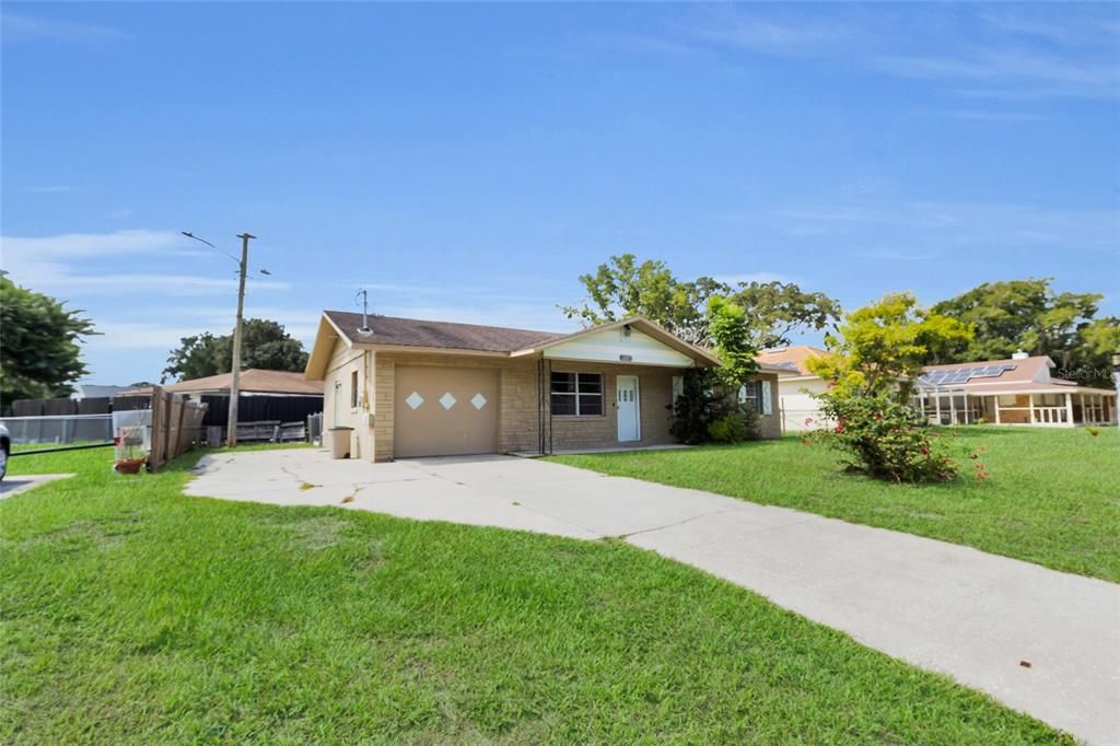 For Sale: $240,000 (3 beds, 2 baths, 999 Square Feet)