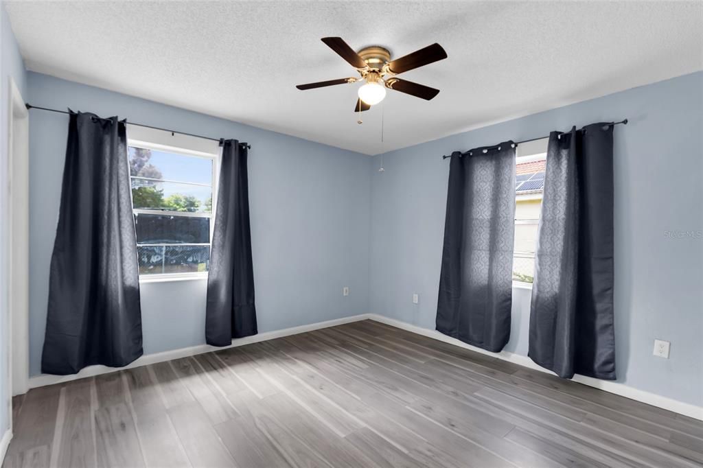 For Sale: $240,000 (3 beds, 2 baths, 999 Square Feet)