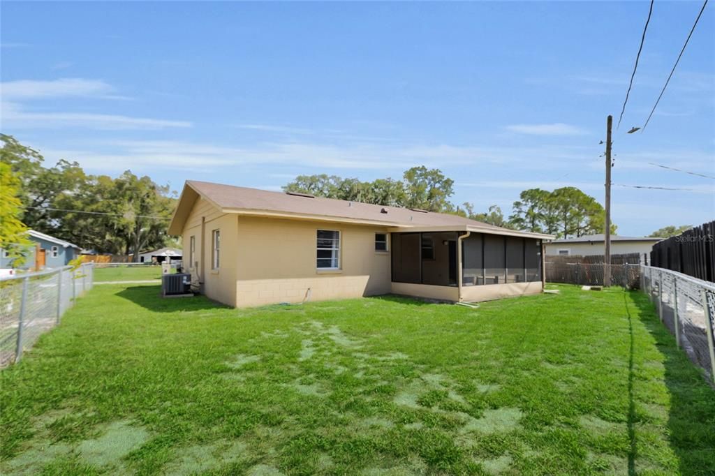For Sale: $240,000 (3 beds, 2 baths, 999 Square Feet)