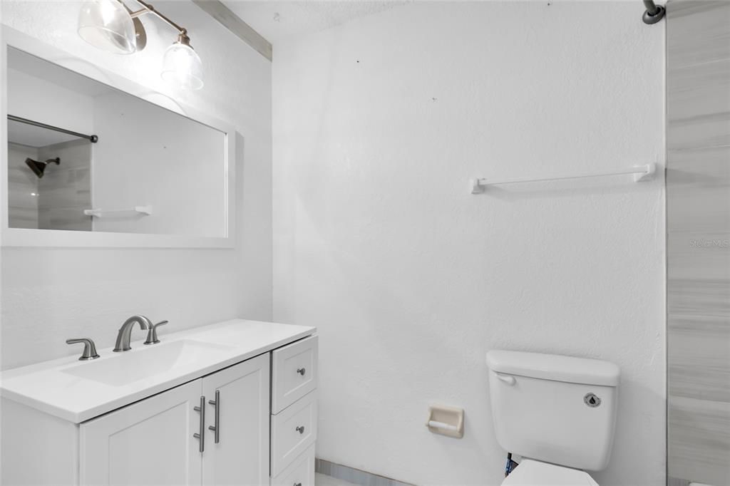 For Sale: $240,000 (3 beds, 2 baths, 999 Square Feet)