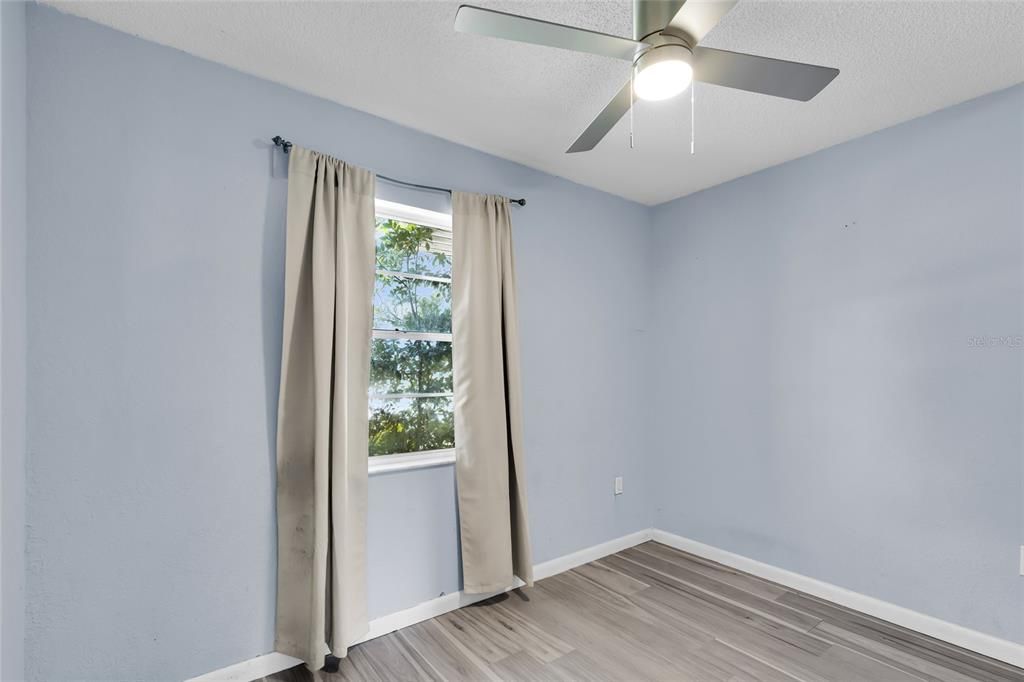 For Sale: $240,000 (3 beds, 2 baths, 999 Square Feet)