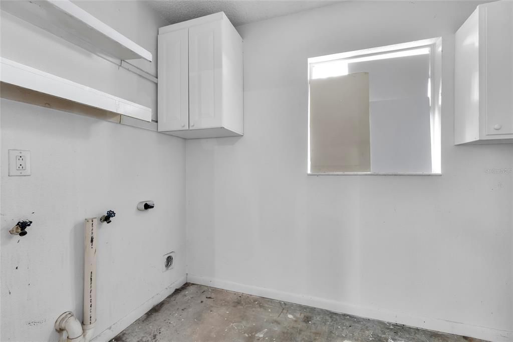 For Sale: $240,000 (3 beds, 2 baths, 999 Square Feet)