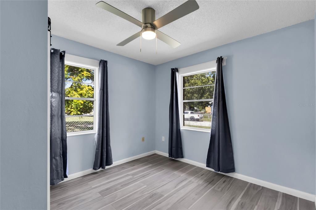 For Sale: $240,000 (3 beds, 2 baths, 999 Square Feet)