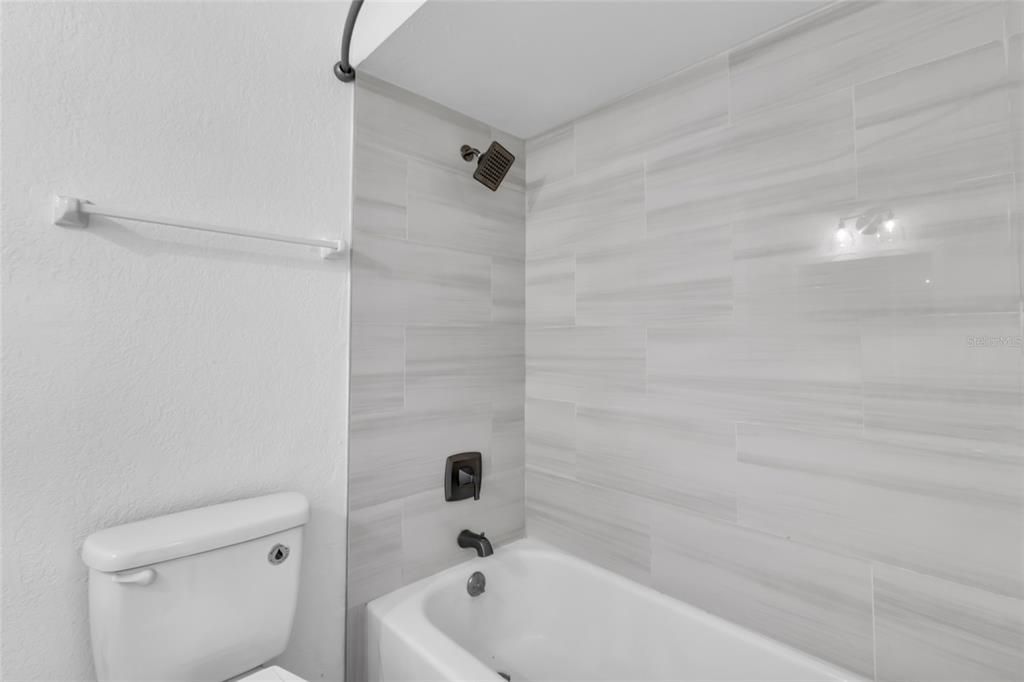 For Sale: $240,000 (3 beds, 2 baths, 999 Square Feet)