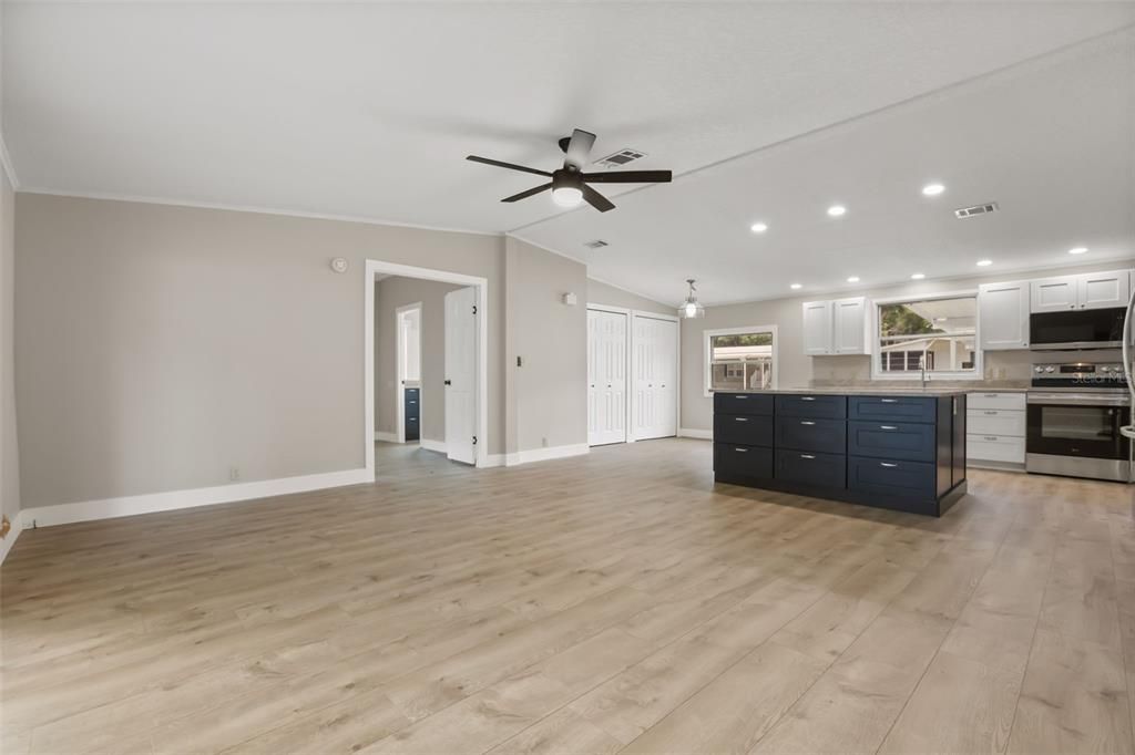 For Sale: $235,000 (3 beds, 2 baths, 1344 Square Feet)