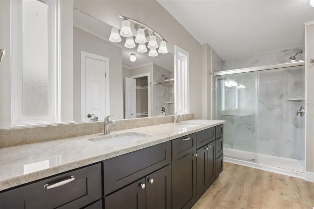 For Sale: $235,000 (3 beds, 2 baths, 1344 Square Feet)