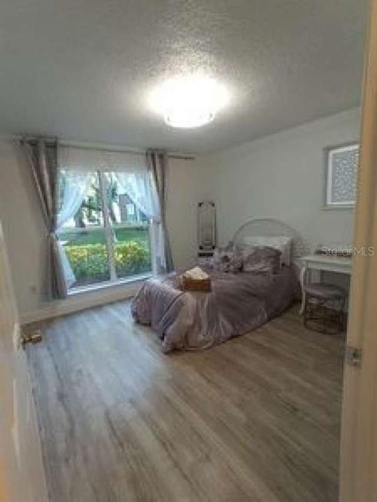For Sale: $144,400 (1 beds, 1 baths, 738 Square Feet)