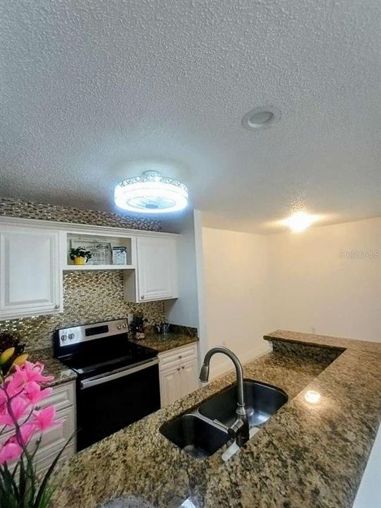 For Sale: $144,400 (1 beds, 1 baths, 738 Square Feet)