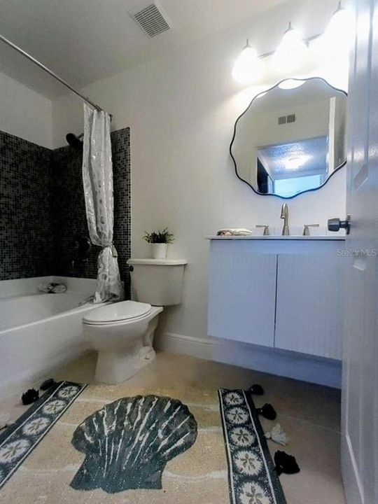 For Sale: $144,400 (1 beds, 1 baths, 738 Square Feet)