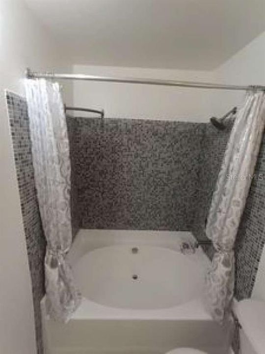 For Sale: $144,400 (1 beds, 1 baths, 738 Square Feet)