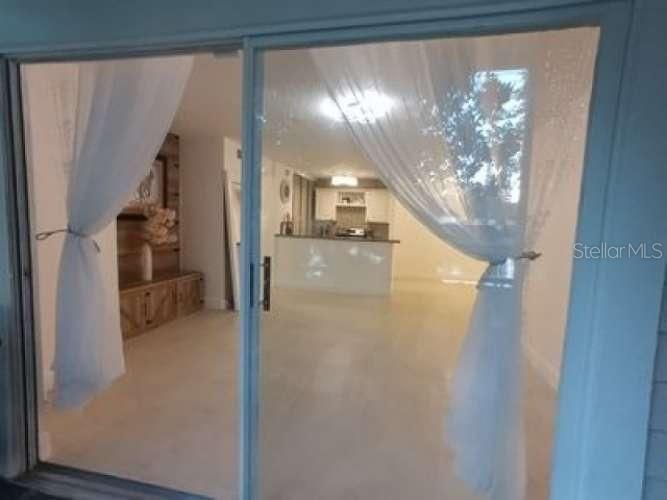 For Sale: $144,400 (1 beds, 1 baths, 738 Square Feet)