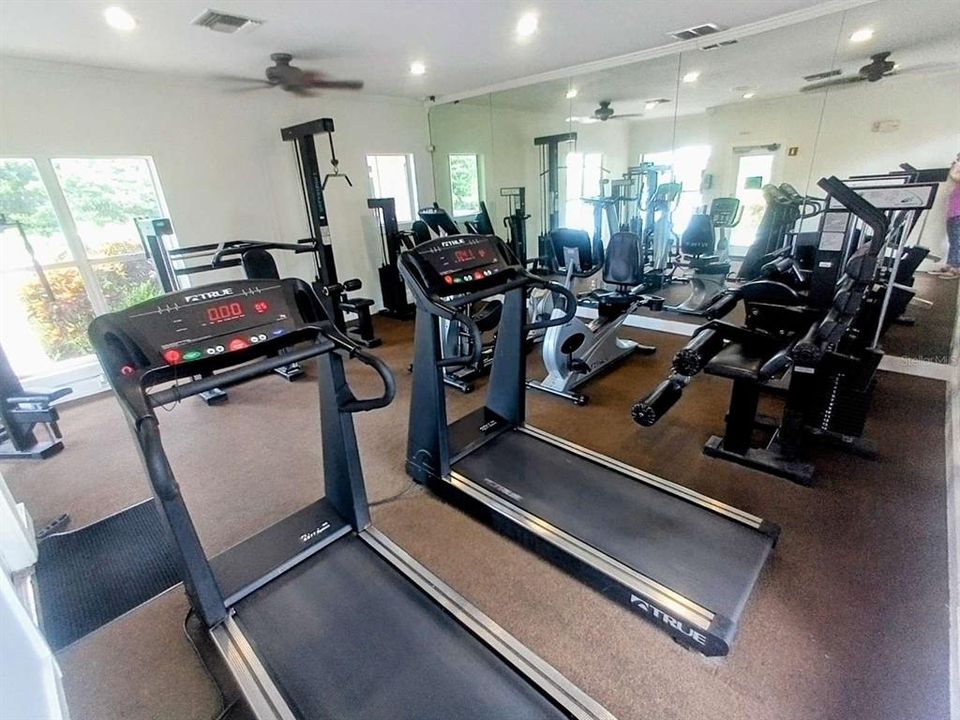 For Sale: $144,400 (1 beds, 1 baths, 738 Square Feet)