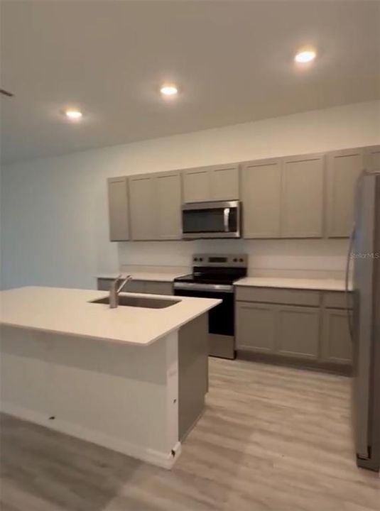 For Rent: $1,950 (3 beds, 2 baths, 1673 Square Feet)
