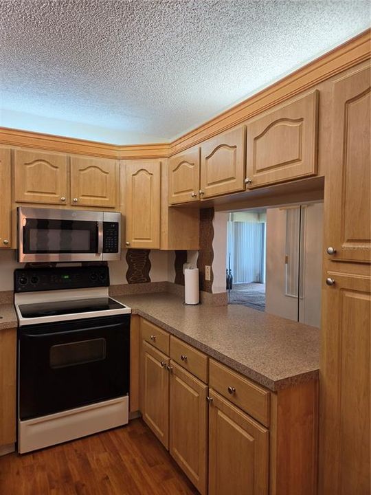 For Sale: $145,000 (2 beds, 2 baths, 1038 Square Feet)