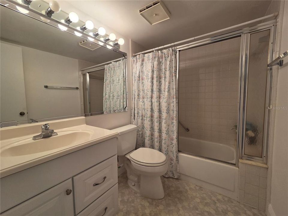 For Sale: $145,000 (2 beds, 2 baths, 1038 Square Feet)