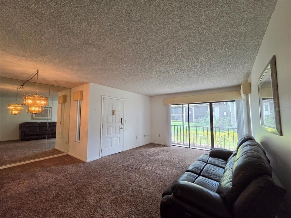 For Sale: $145,000 (2 beds, 2 baths, 1038 Square Feet)