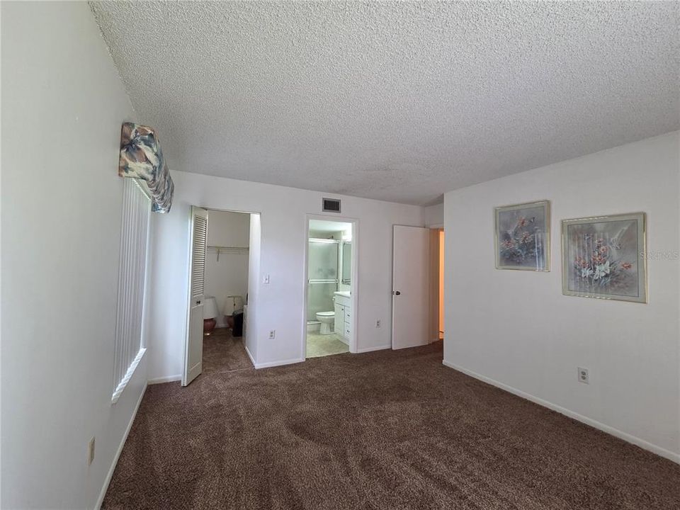 For Sale: $145,000 (2 beds, 2 baths, 1038 Square Feet)