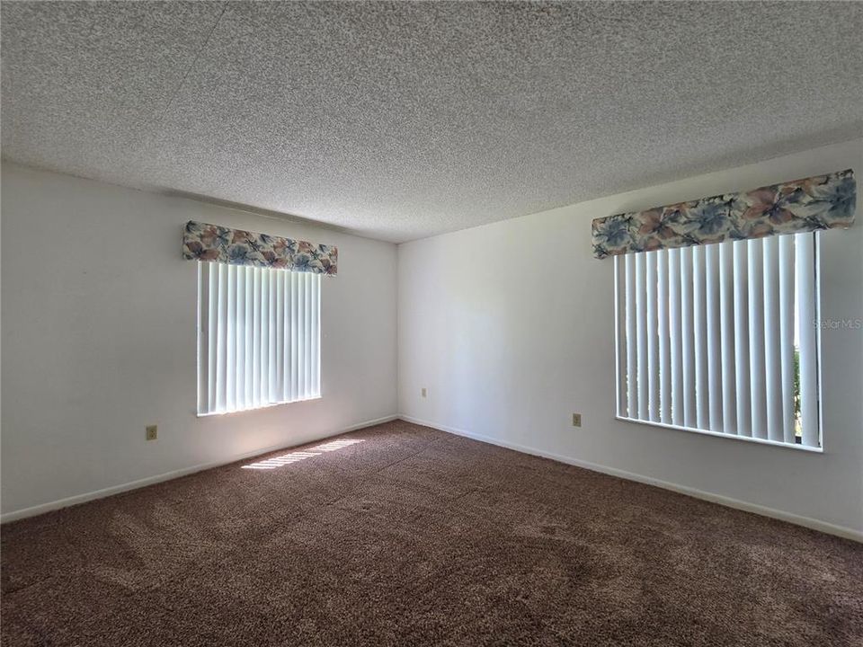 For Sale: $145,000 (2 beds, 2 baths, 1038 Square Feet)