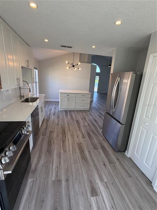 For Rent: $2,400 (4 beds, 2 baths, 1393 Square Feet)
