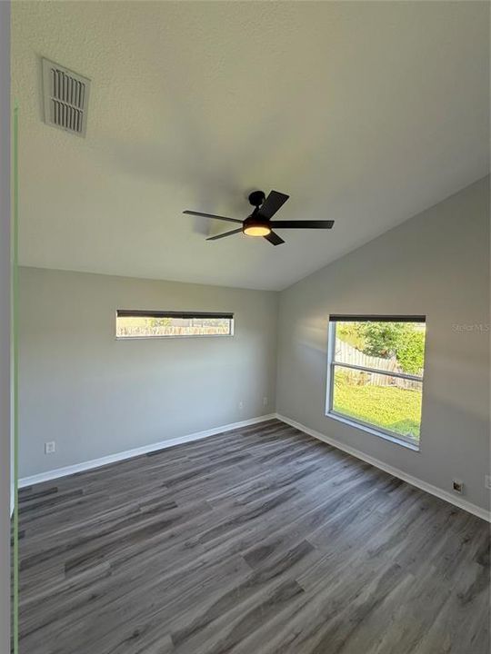 For Rent: $2,400 (4 beds, 2 baths, 1393 Square Feet)