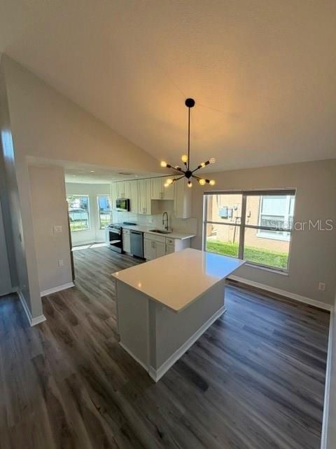 For Rent: $2,400 (4 beds, 2 baths, 1393 Square Feet)