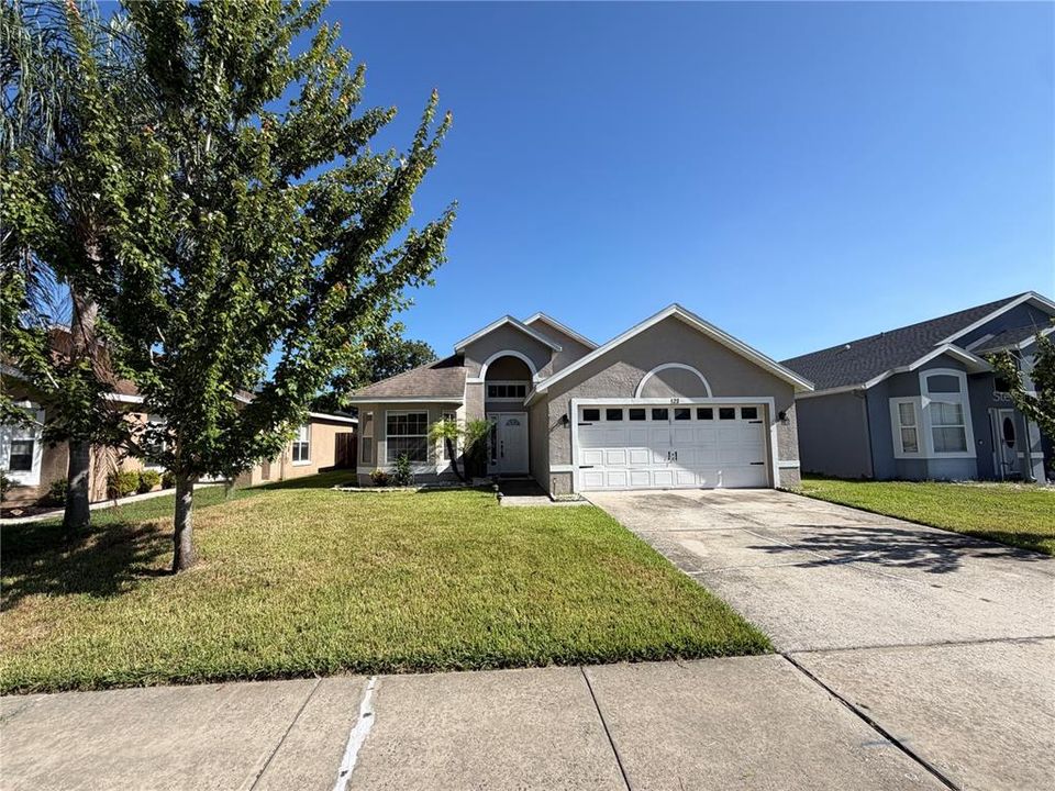 For Rent: $2,400 (4 beds, 2 baths, 1393 Square Feet)