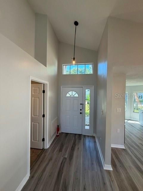 For Rent: $2,400 (4 beds, 2 baths, 1393 Square Feet)
