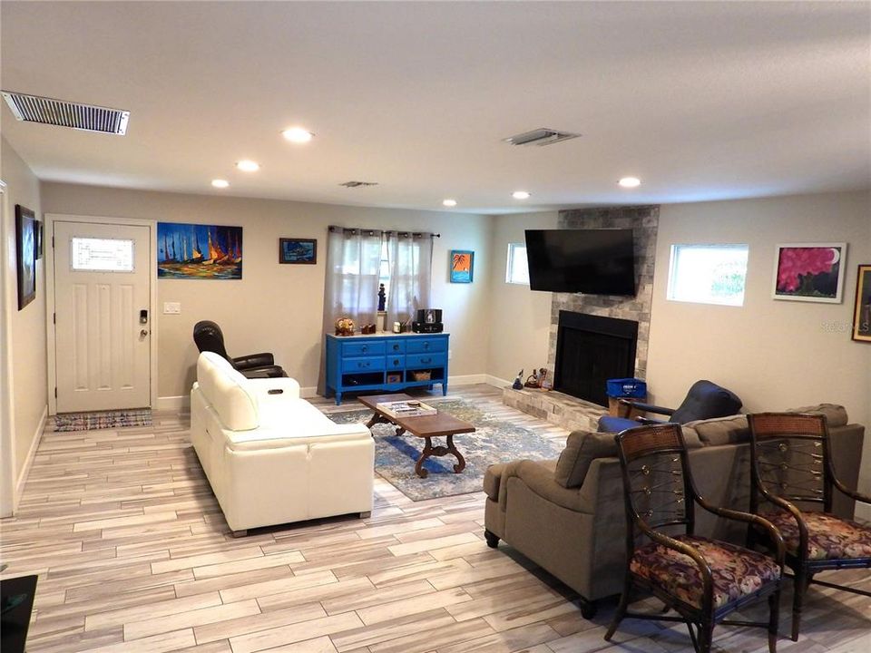 For Sale: $729,900 (2 beds, 2 baths, 1436 Square Feet)